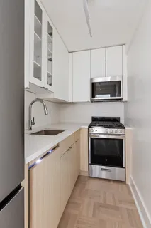 $749,000 | 335 East 51st Street, Unit 9D | Midtown East