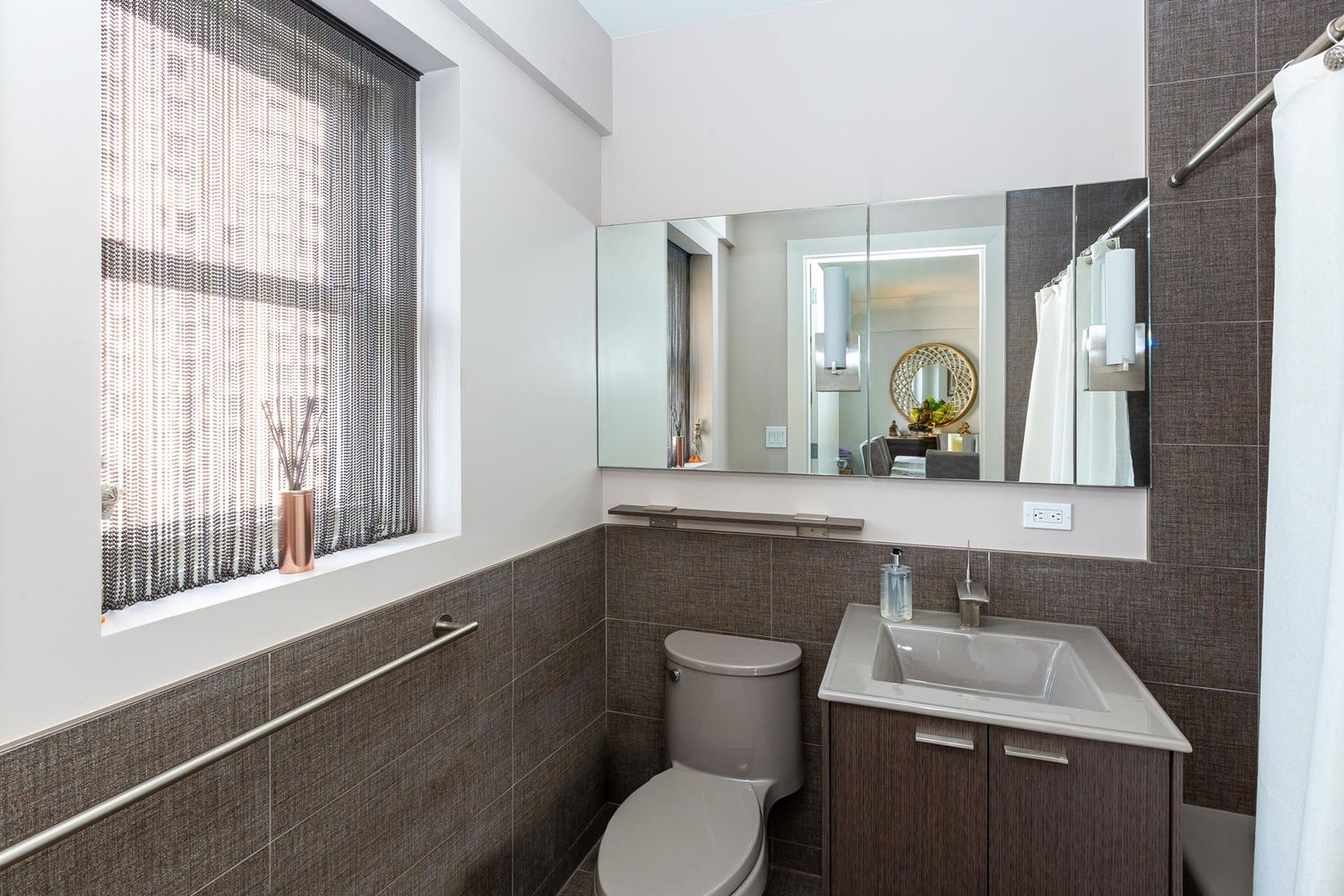 159 West 53rd Street, Unit 38GH Manhattan, NY 10019 - Photo 9 of 11 Gallery Image 9