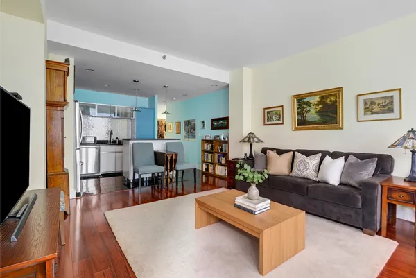 $1,400,000 | 44-27 Purves Street, Unit 8A | Long Island City