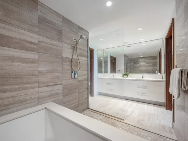 $3,495,000 | 1555 Kapiolani Boulevard, Unit 2002, Honolulu, HI 96814