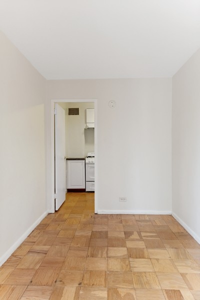 333 East 79th Street, Unit 21U Manhattan, NY 10075 - Photo 5 of 10