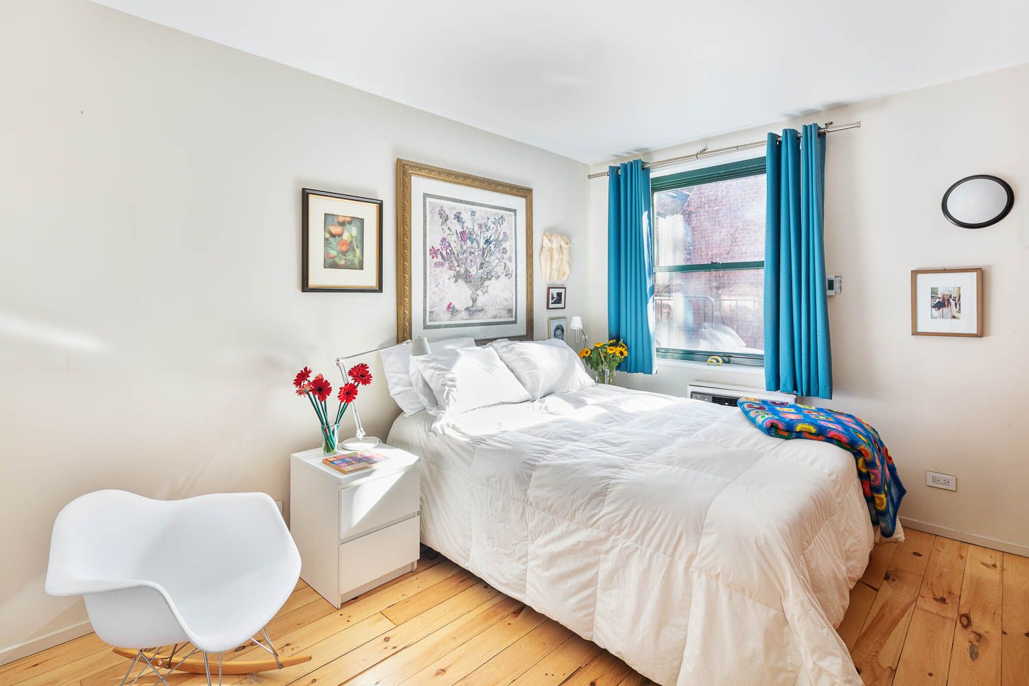 129 Barrow Street, Unit 3A Manhattan, NY 10014 - Photo 5 of 10 a bedroom with a bed and a window