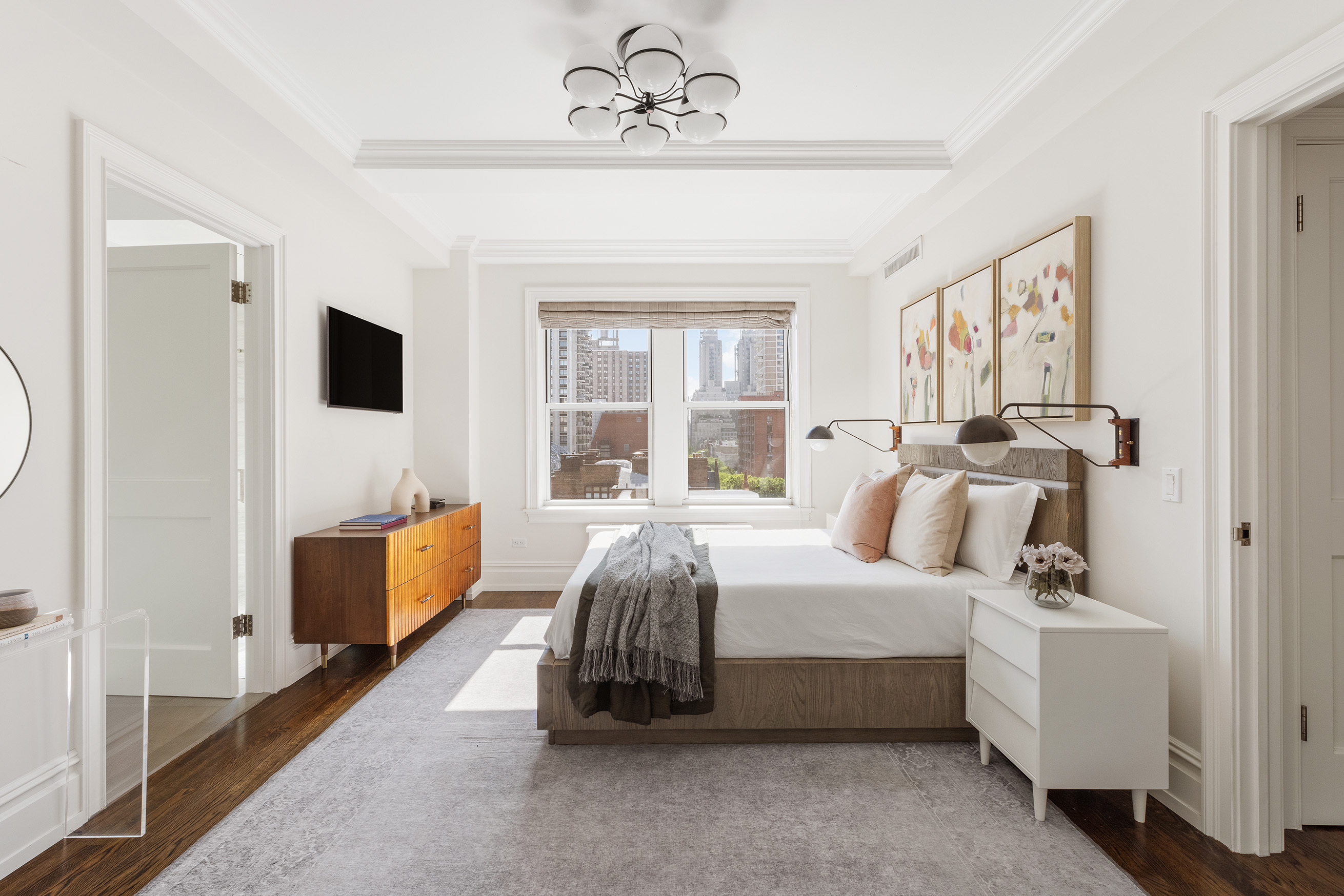 165 West 91st Street, Unit 9AB Manhattan, NY 10024 - Photo 8 of 24 a spacious bedroom with a bed and a flat tv screen