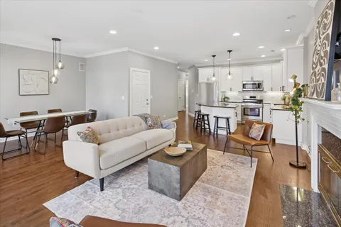 $570,000 | 3806 North Damen Avenue, Unit 2, Chicago, IL 60618