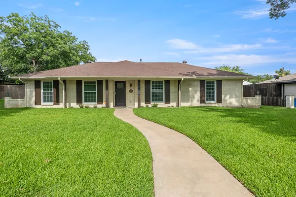 $270,000 | 152 Stardust Lane, DeSoto, TX 75115