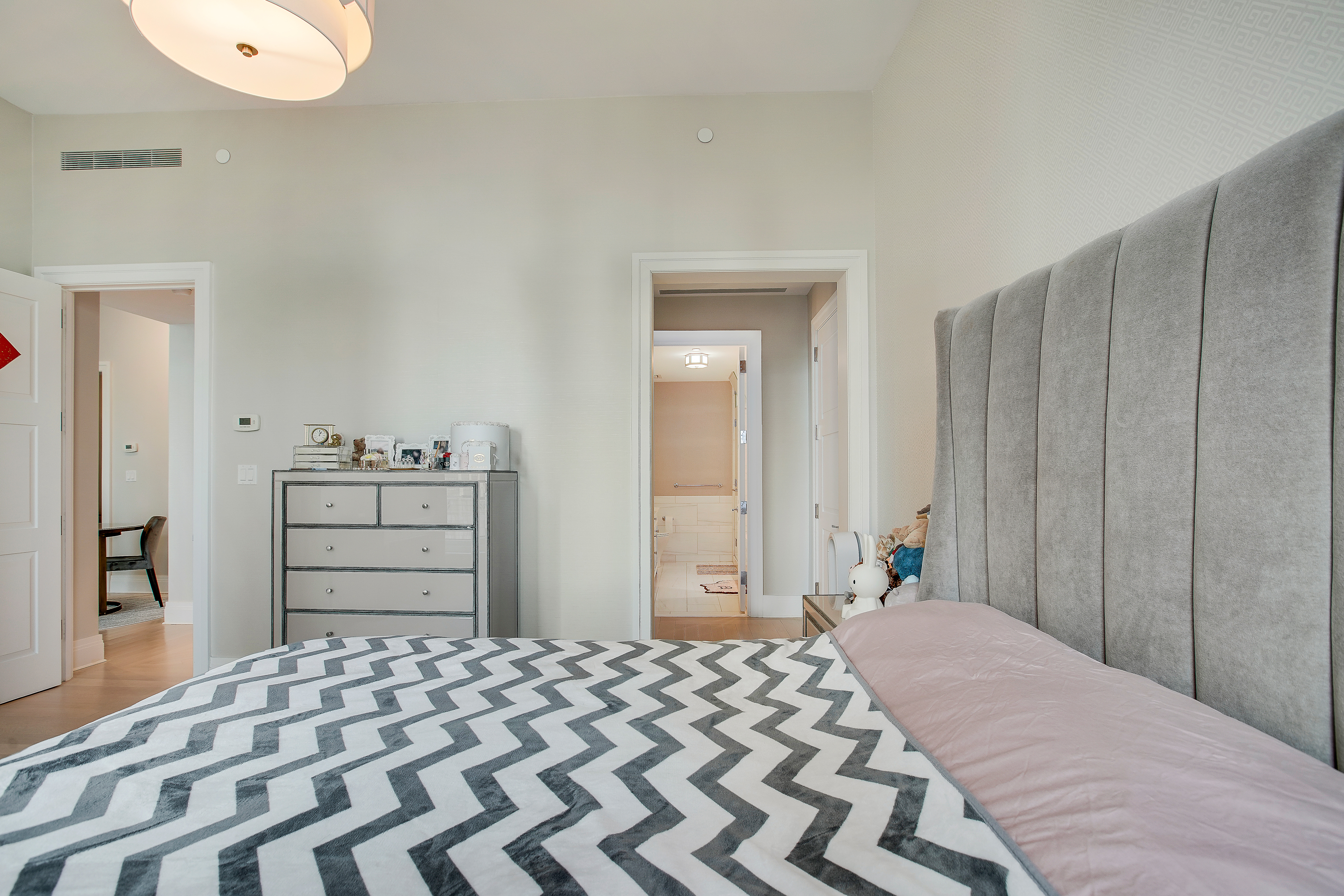 30 Park Place, Unit 46C Manhattan, NY 10007 - Photo 7 of 20 a bedroom with a bed and cabinets