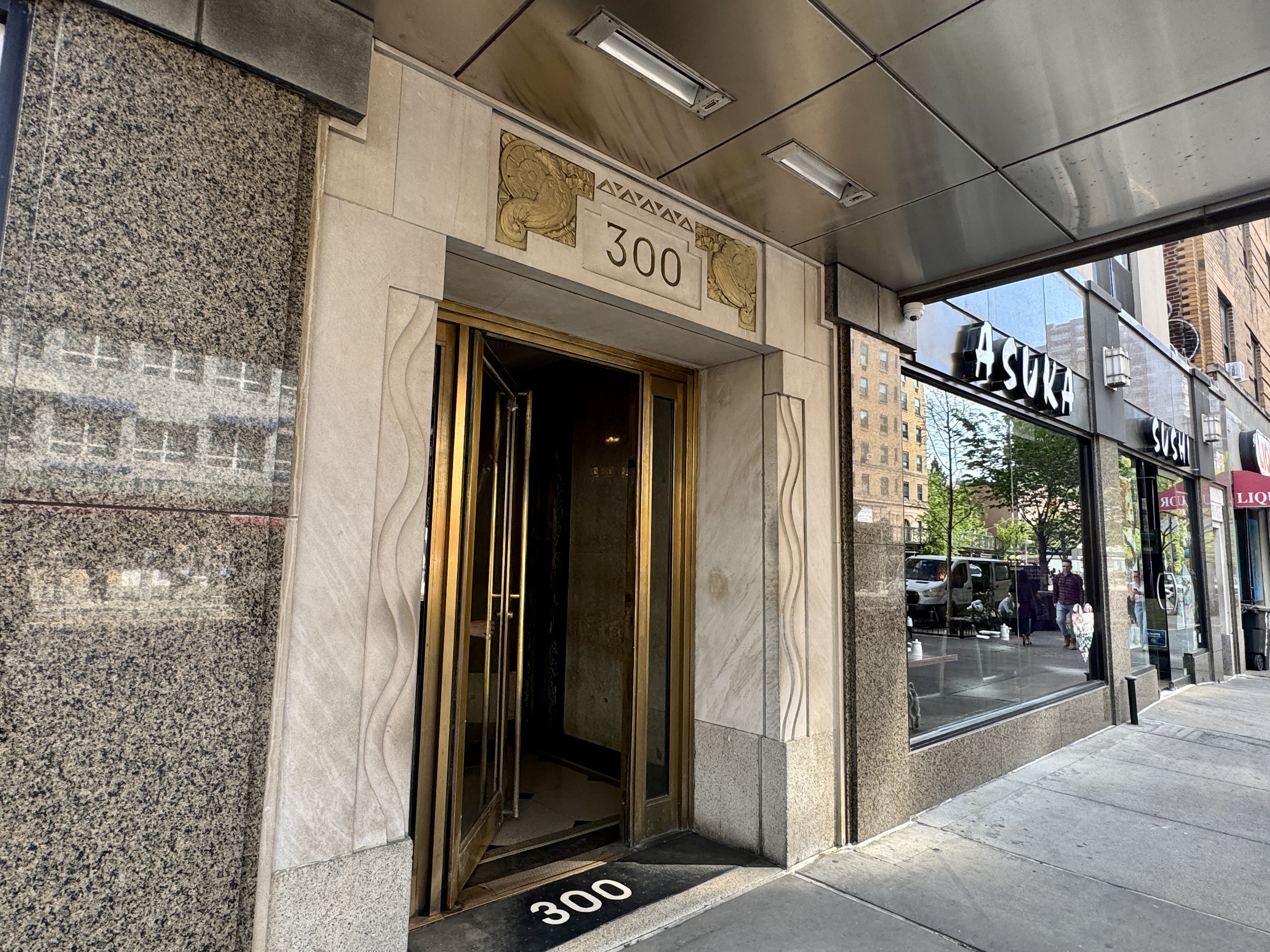 300 West 23rd Street, Unit 12A Manhattan, NY 10011 - Photo 7 of 11 a view of a glass door with glass door