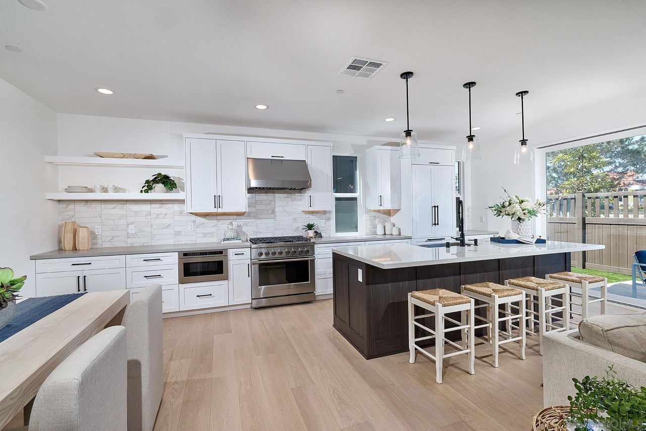 561 North Vulcan Avenue Encinitas, CA 92024 - Photo 4 of 35