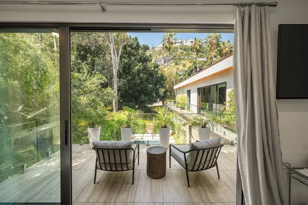 $4,100,000 | Laurel Canyon Road, Los Angeles, CA 90046
