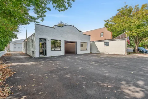 $24,750,000 | 3 Railroad Avenue, East Hampton, NY 11937