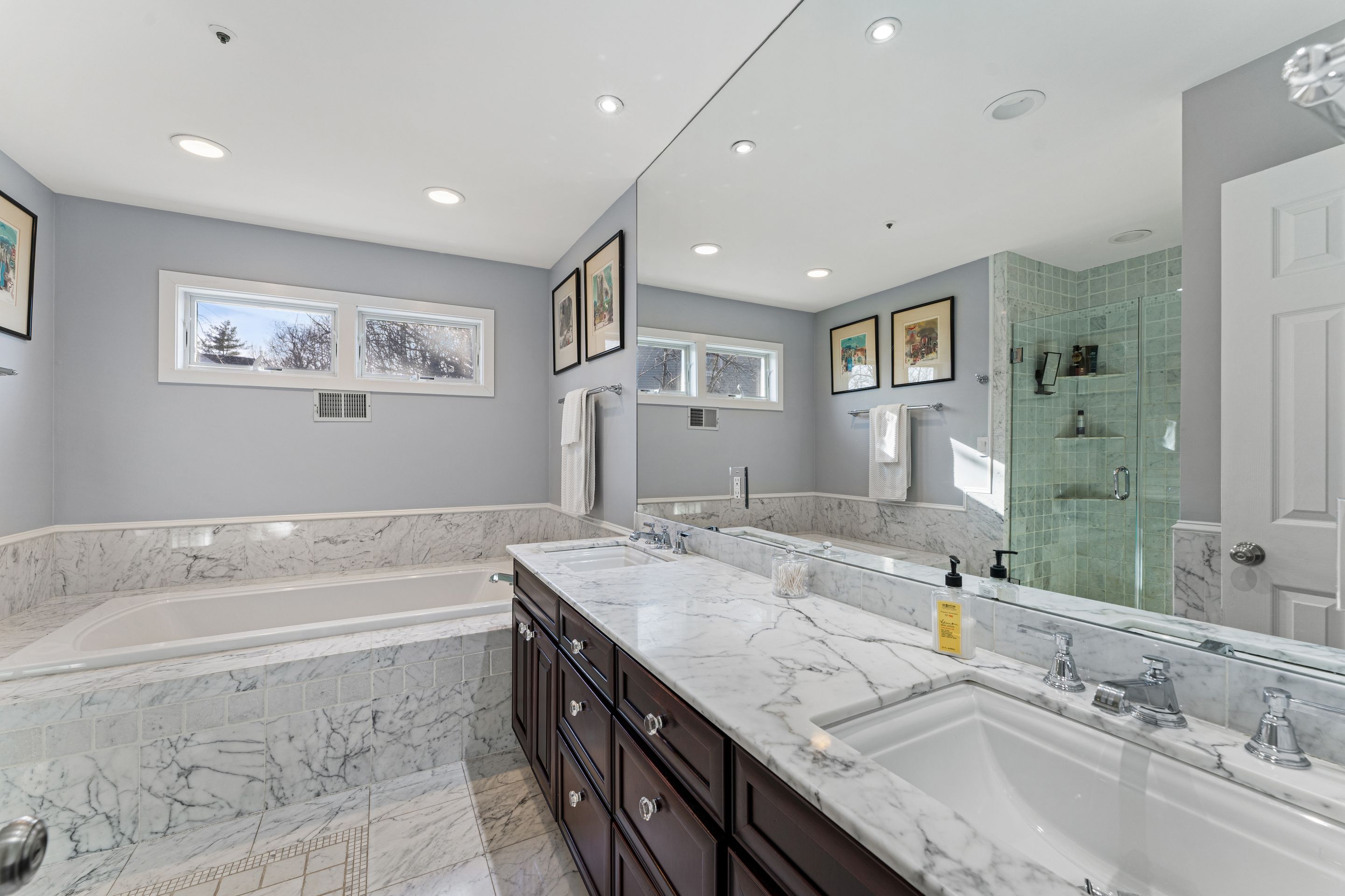 124 Boulder Ridge Road Scarsdale, NY 10583 - Photo 12 of 31 a spacious bathroom with a double vanity sink mirror and bathtub