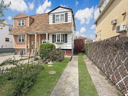 $780,000 | 4209 Nautilus Avenue | Seagate