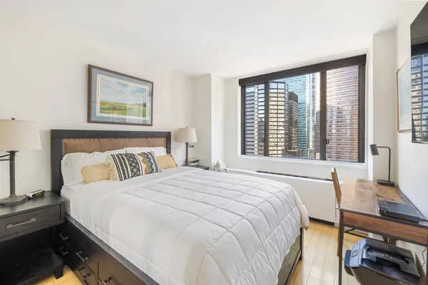 $675,000 | 300 East 54th Street, Unit 23E | Sutton Place