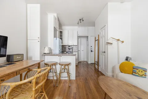 $405,000 | 417 East 78th Street, Unit 2C | Upper East Side