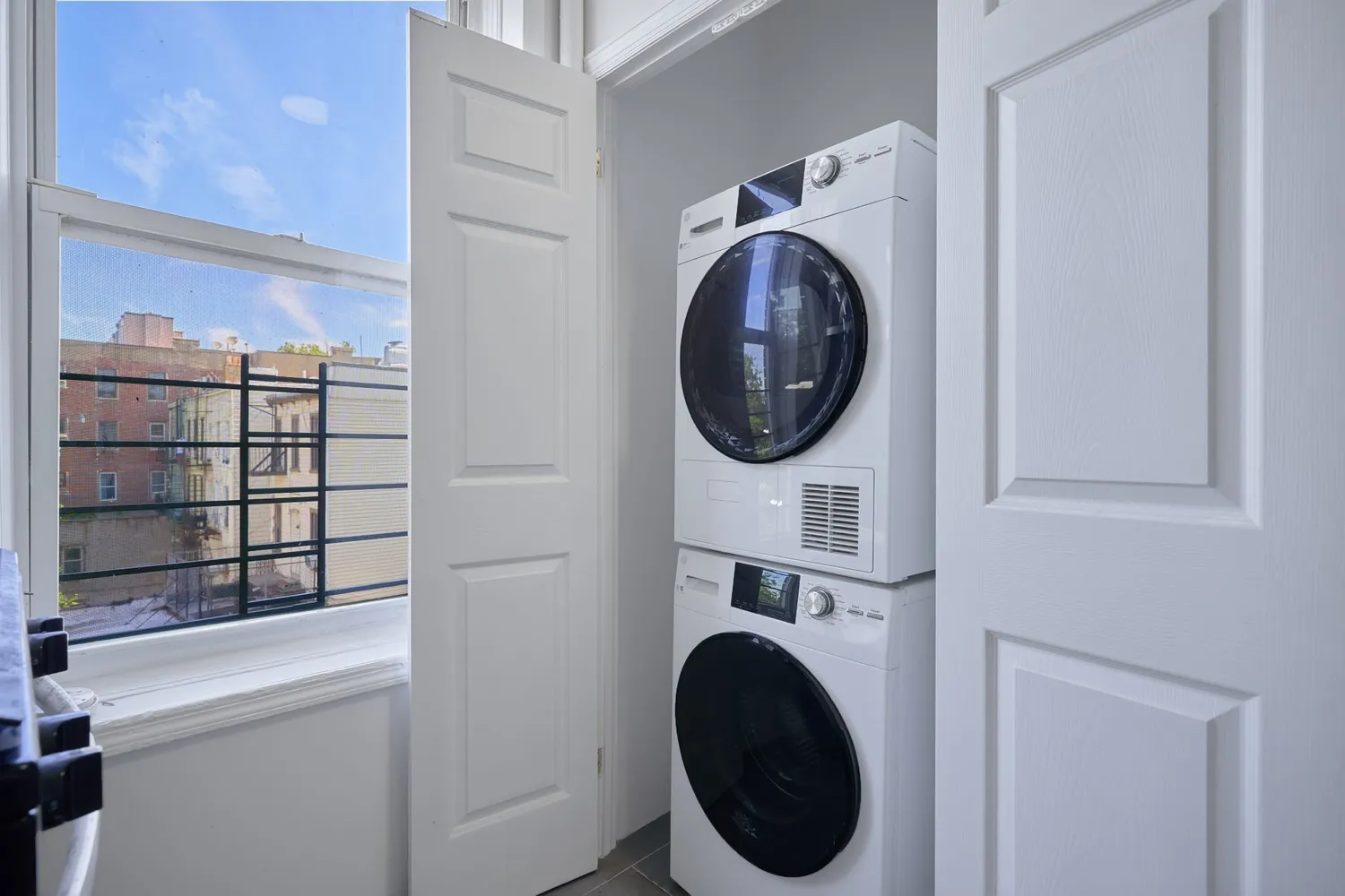 a close up view of a washer and dryer