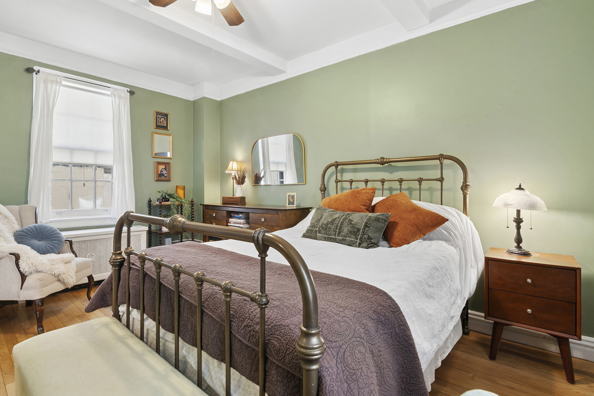 24 Monroe Place, Unit 1C Brooklyn, NY 11201 - Photo 7 of 10 a bedroom with two beds and a window