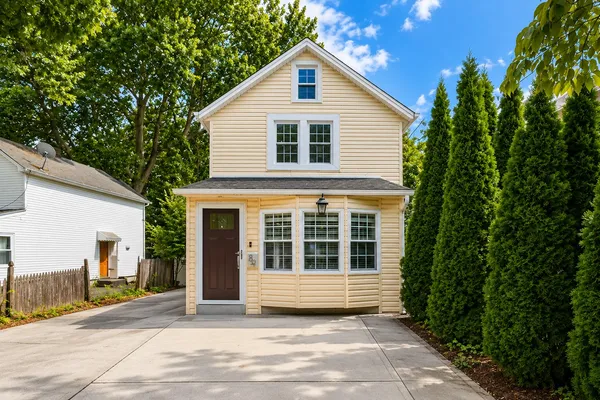 $749,000 | 89 Harbor Road, Port Washington, NY 11050