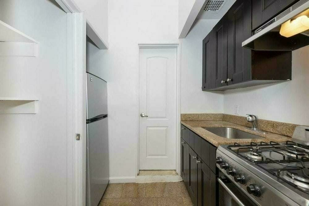 246 East 71st Street, Unit 3D Manhattan, NY 10021 - Photo 2 of 3