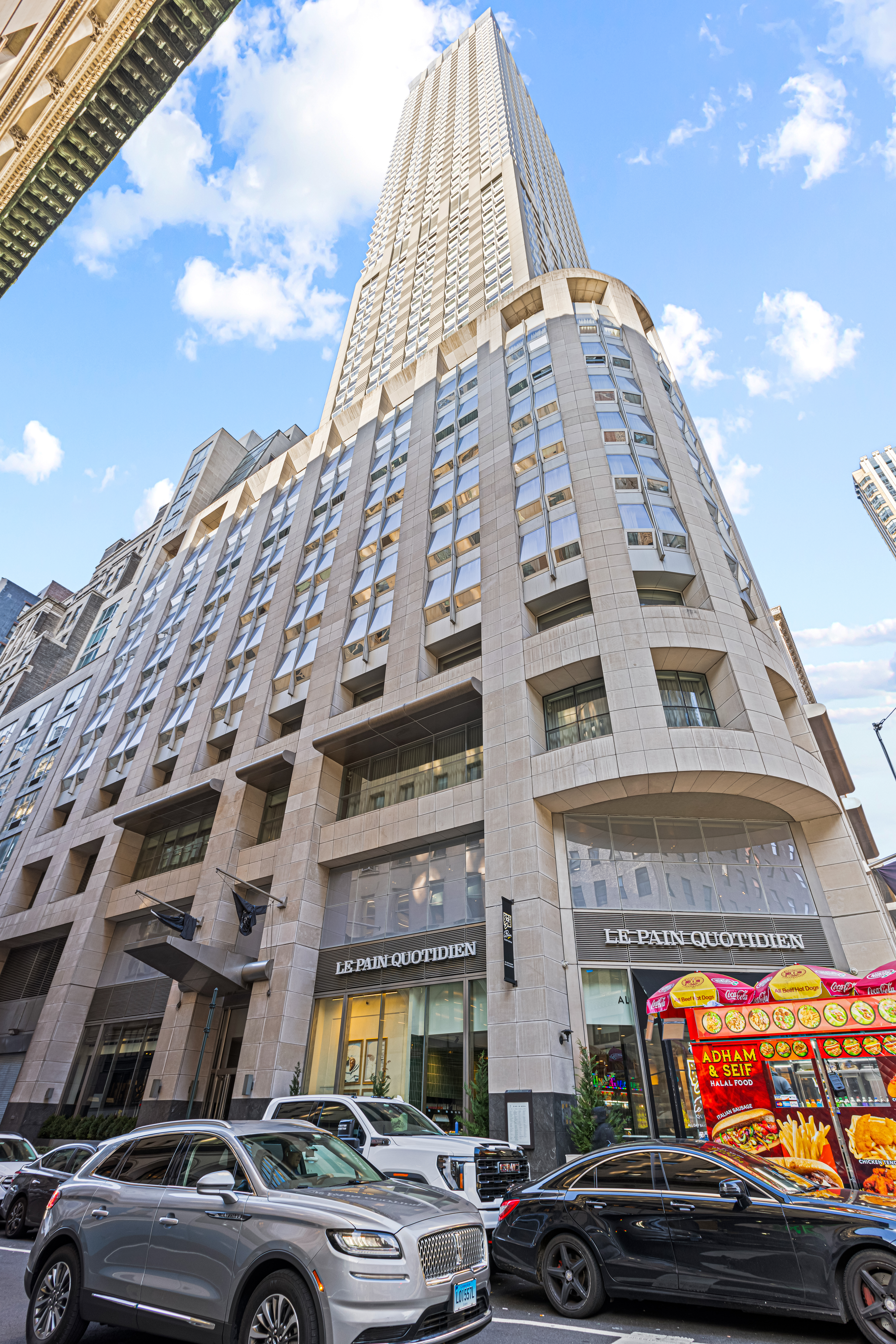 400 5th Avenue, Unit 49C Manhattan, NY 10018 - Photo 20 of 21 a front view of a building