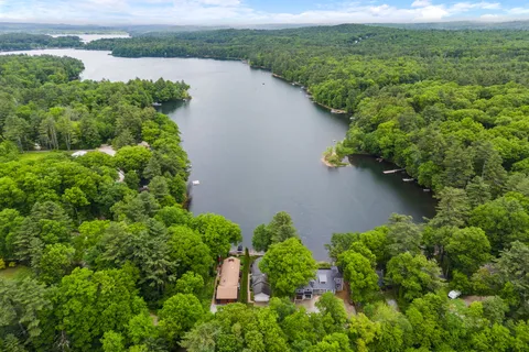 Contact Agent | 84 South Shore Drive, Sturbridge, MA 01566