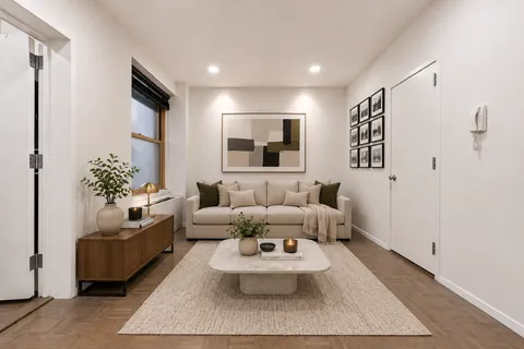 $795,000 | 100 Central Park South, Unit 7E | Central Park South