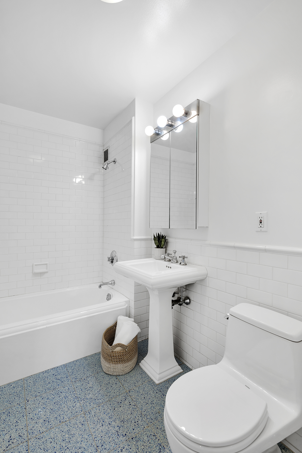 99 Jane Street, Unit 8C Manhattan, NY 10014 - Photo 11 of 12