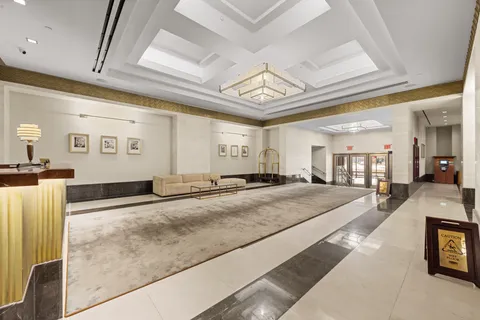 $529,000 | 20 West Street, Unit 41D | Financial District