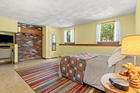 Contact Agent | 26 School Street, Byfield, MA 01922