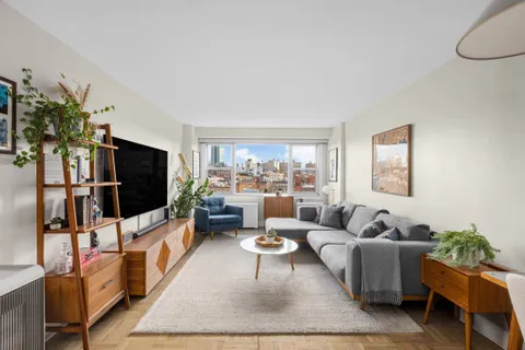 $1,100,000 | 2 Charlton Street, Unit 10F | Hudson Square