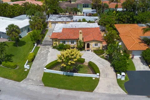 $2,400,000 | 145 Northeast Spanish Court, Boca Raton, FL 33432