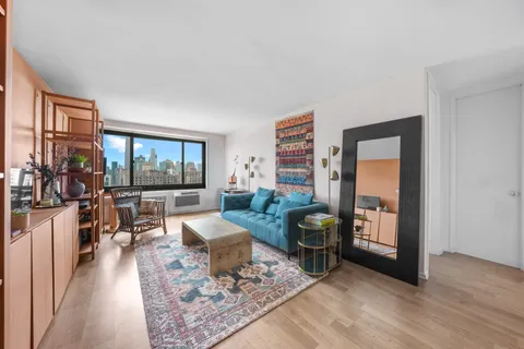 $570,000 | 185 Hall Street, Unit 1607 | Clinton Hill