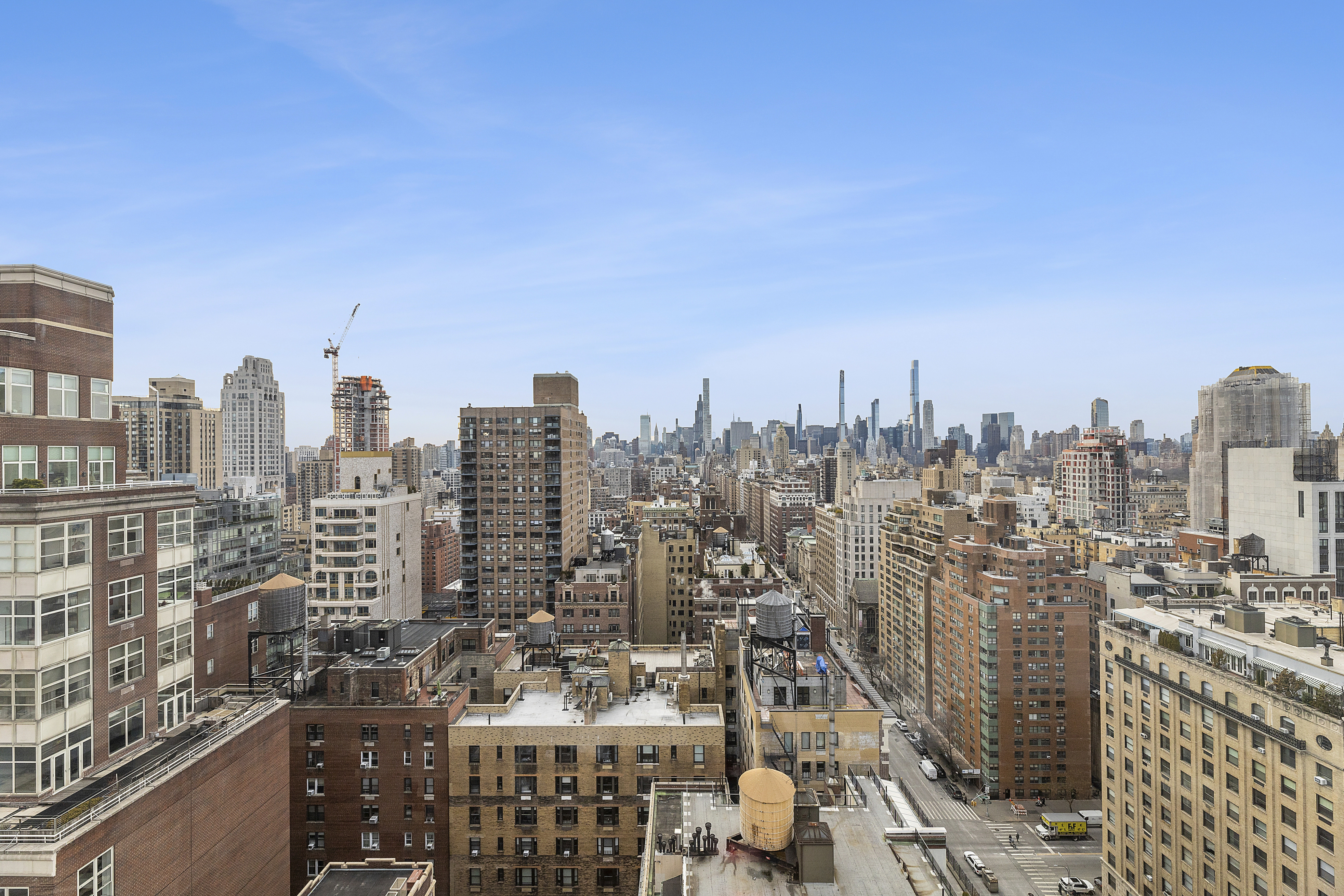 1065 Park Avenue, Unit 27C Manhattan, NY 10128 - Photo 8 of 10 a view of city and a tall buildings