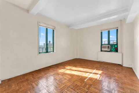 $250,000 | 5 Metropolitan Oval, Unit 11B | Parkchester