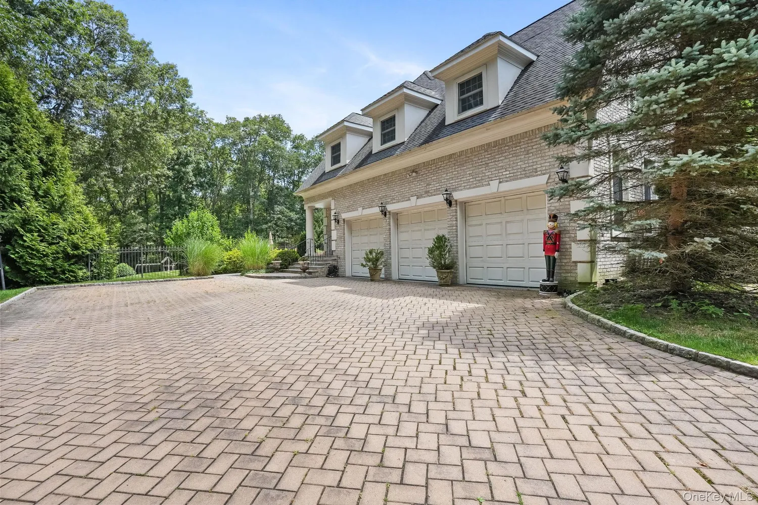 $2,495,000 | 4 Hageman Court, Katonah, NY 10536