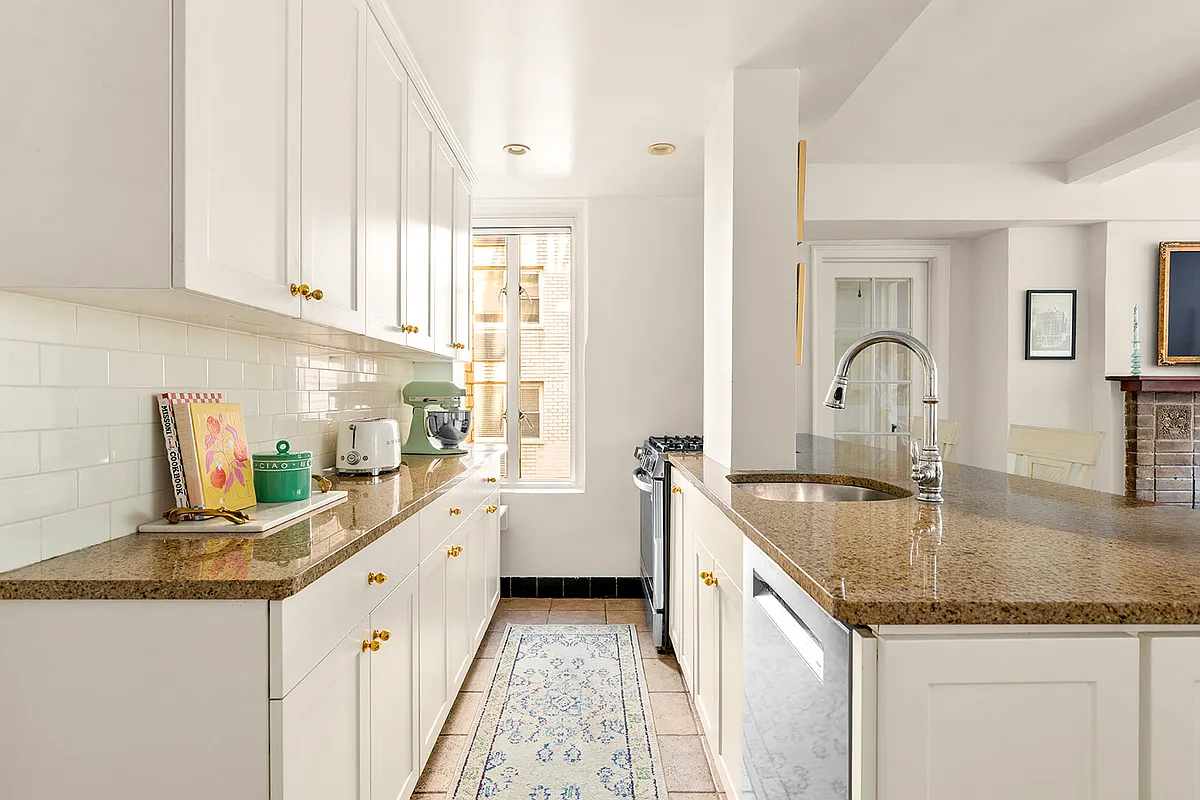 61 West 9th Street, Unit 8E Manhattan, NY 10011 - Photo 3 of 9