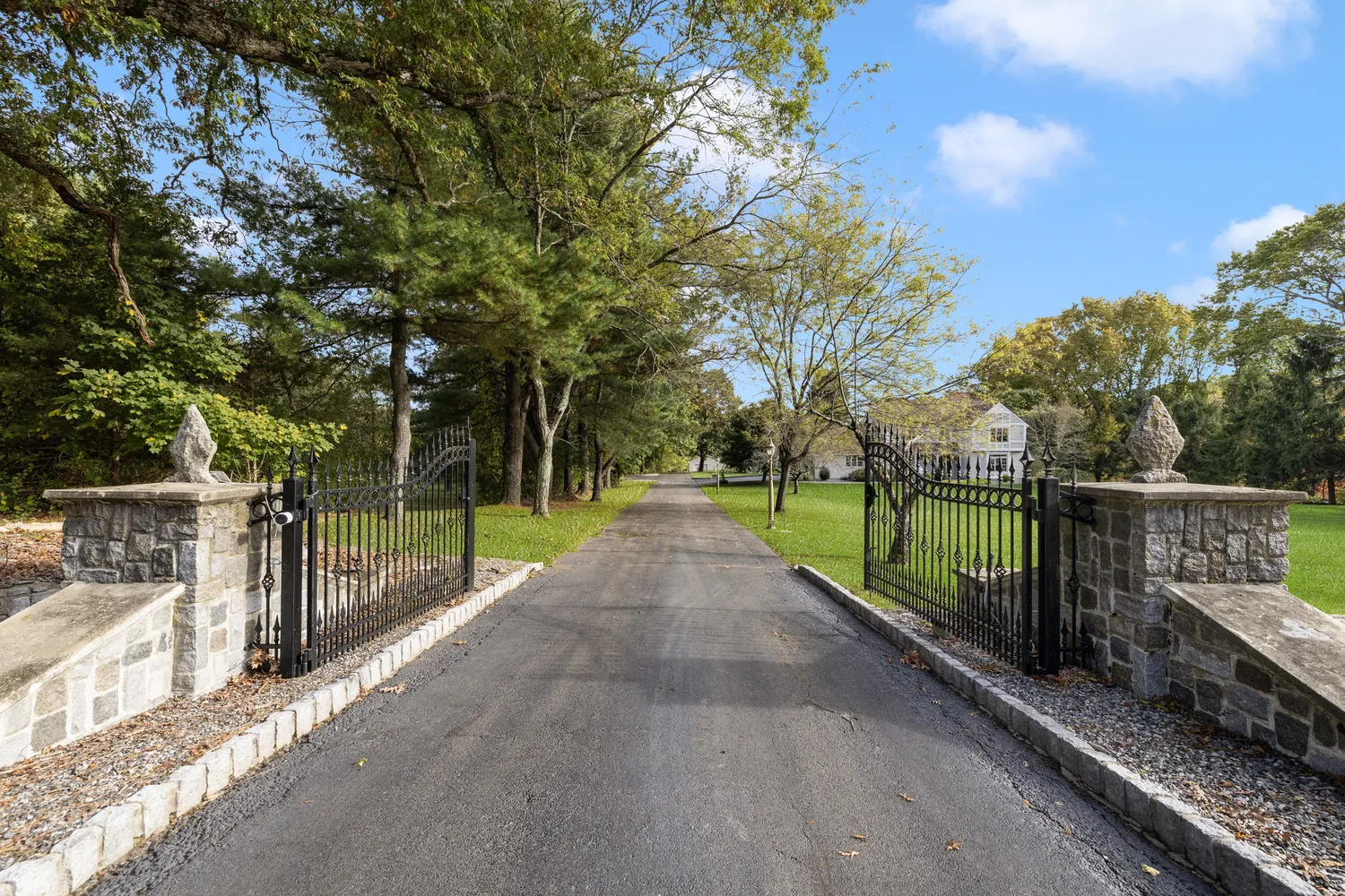 $2,149,000 | 365 West Wrentham Road, Cumberland, RI 02864