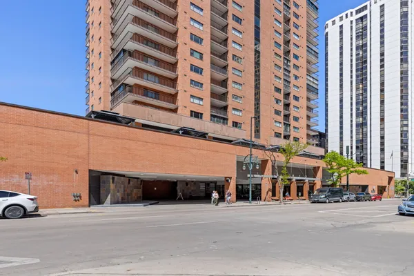 $600,000 | 1551 Larimer Street, Unit 2705, Denver, CO 80202