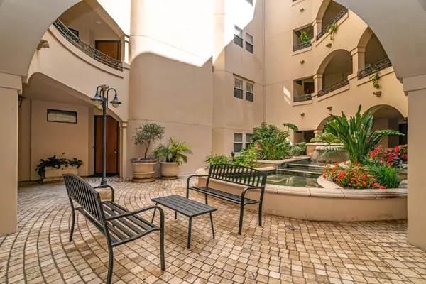 $1,149,988 | 10364 Almayo Avenue, Unit 103, Los Angeles, CA 90064