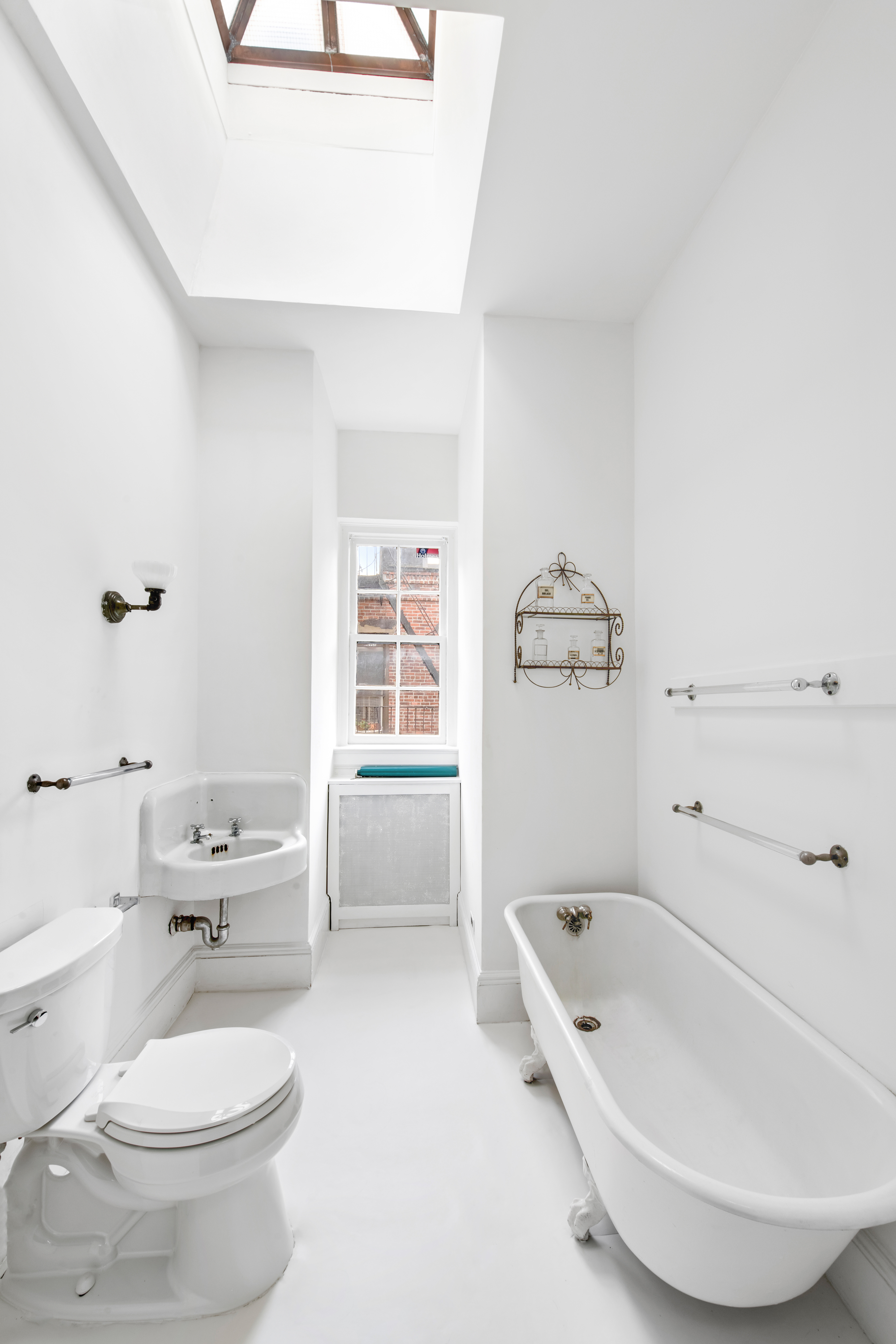 155 East 70th Street Manhattan, NY 10021 - Photo 19 of 27 a bathroom with a bathtub sink mirror and toilet