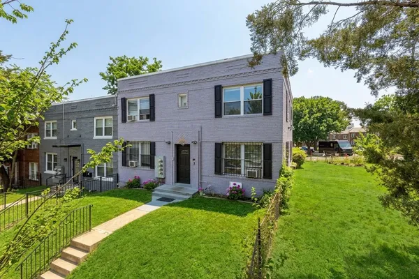 a view of a house with a yard and plants