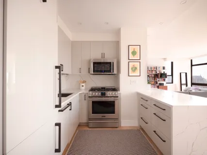 $1,690,000 | 303 East 43rd Street, Unit 27A | Midtown East