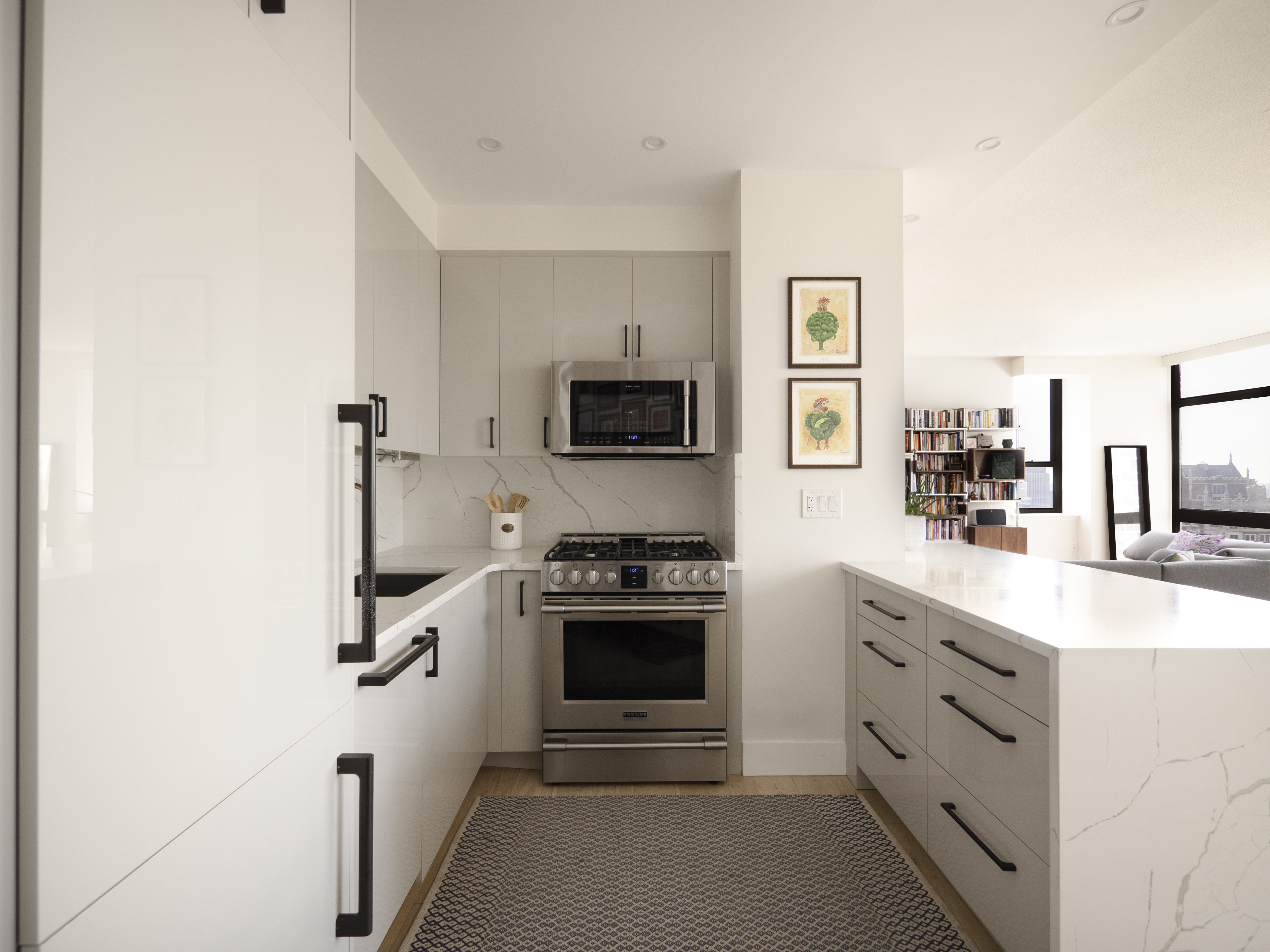 303 East 43rd Street, Unit 27A Manhattan, NY 10017 - Photo 4 of 17