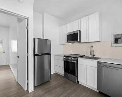 $3,800,000 | 2822 Pine Tree Drive, Miami Beach, FL 33140