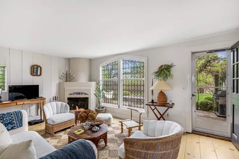 $2,500,000 | 16 Redwood Road, Sag Harbor, NY 11963