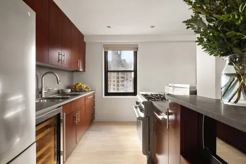 $2,249,000 | 360 West 22nd Street, Unit 12B | Chelsea