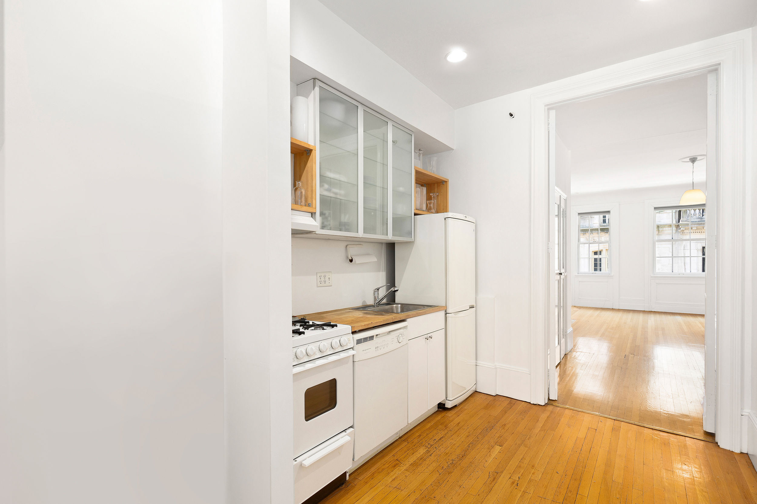 19 East 73rd Street, Unit 4 Manhattan, NY 10021 - Photo 7 of 16