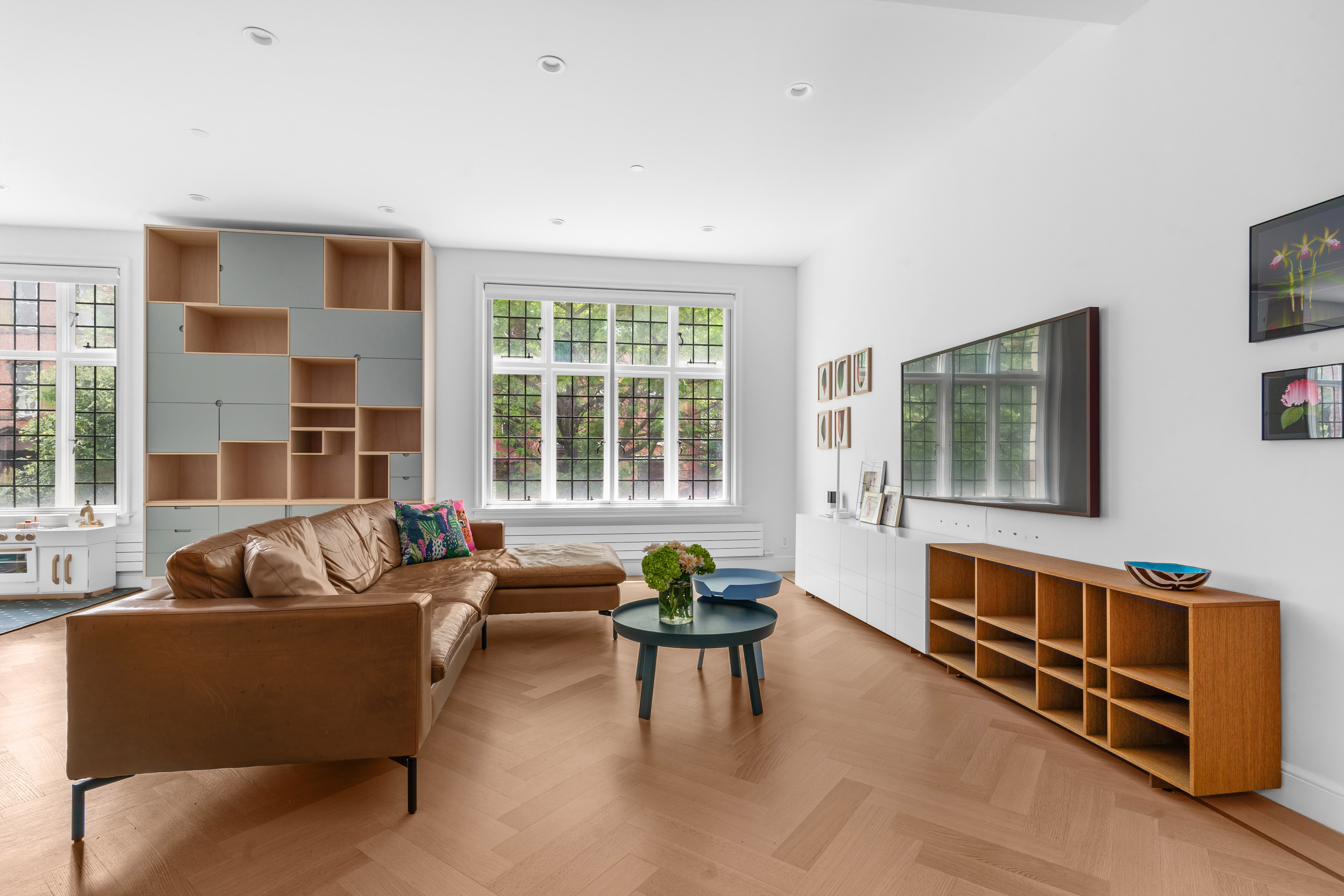 155 Noble Street, Unit 2 Brooklyn, NY 11222 - Photo 3 of 15 a living room with furniture and a window
