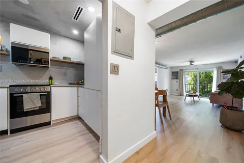 $460,000 | 1900 Meridian Avenue, Unit 204, Miami Beach, FL 33139