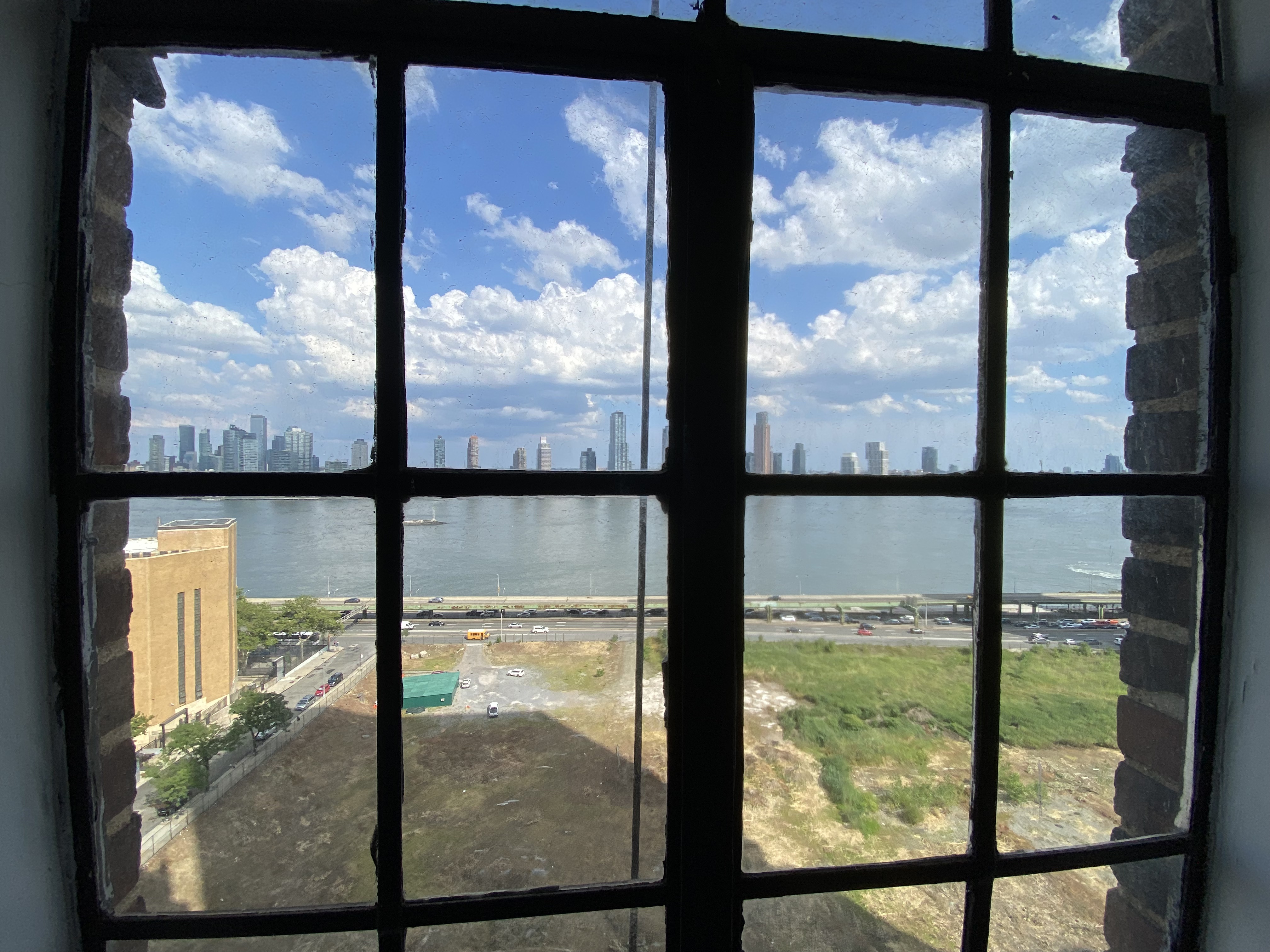 5 Tudor City Place, Unit 1226 Manhattan, NY 10017 - Photo 6 of 10 a window