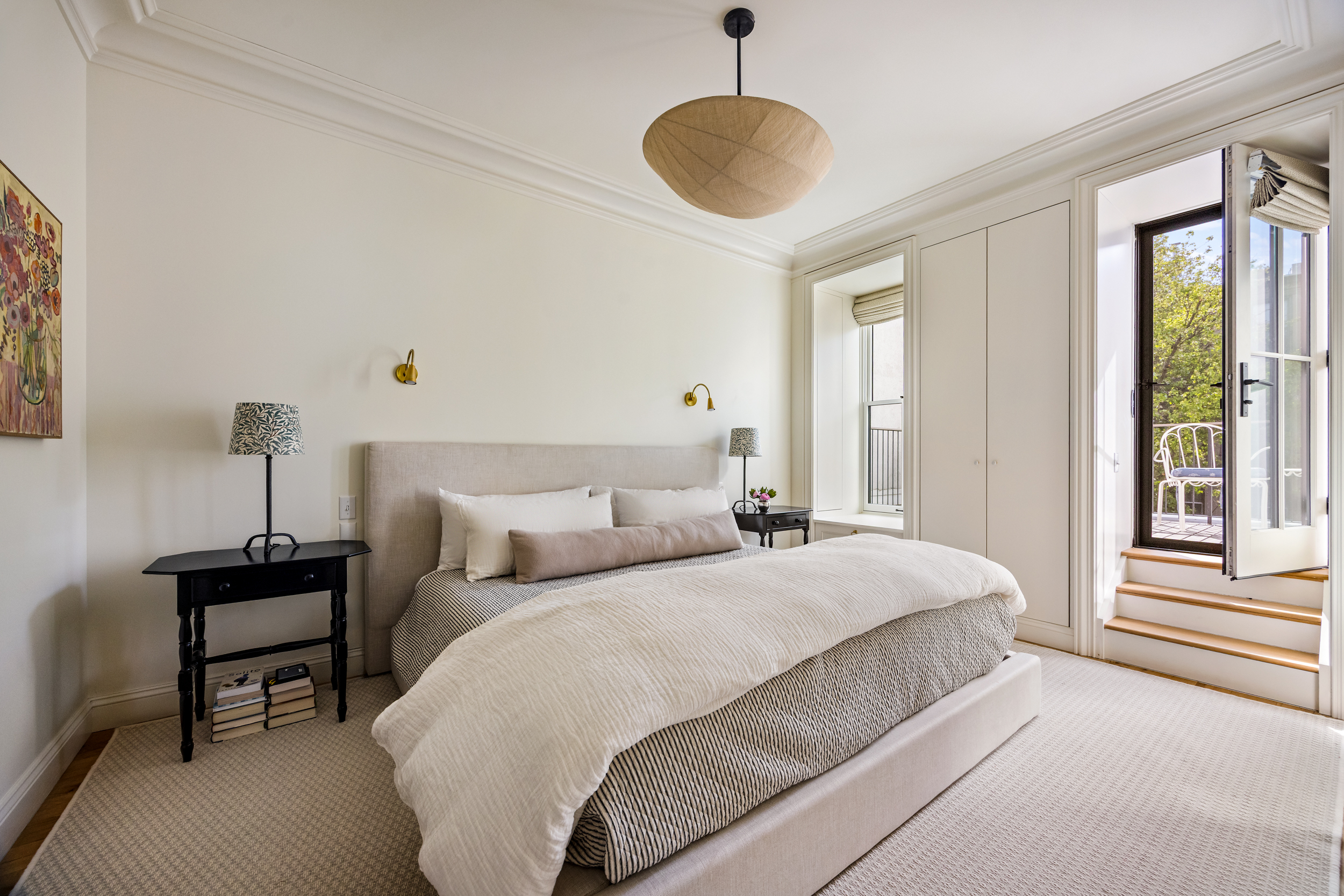 40 Garden Place Brooklyn, NY 11201 - Photo 13 of 33 a bedroom with a bed and a chandelier